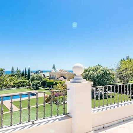 El Paraiso Sleeps 10 With Pool Air Con And Wifi Estepona