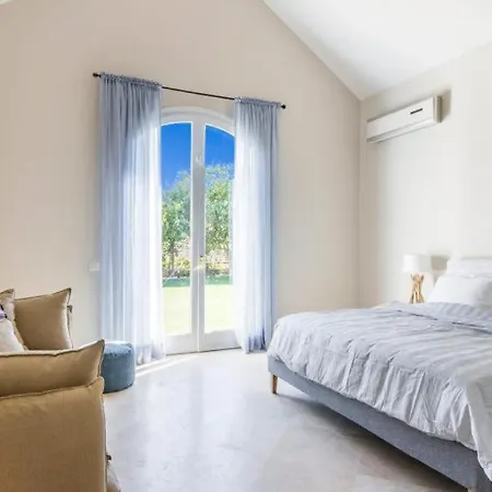 El Paraiso Sleeps 10 With Pool Air Con And Wifi * Estepona