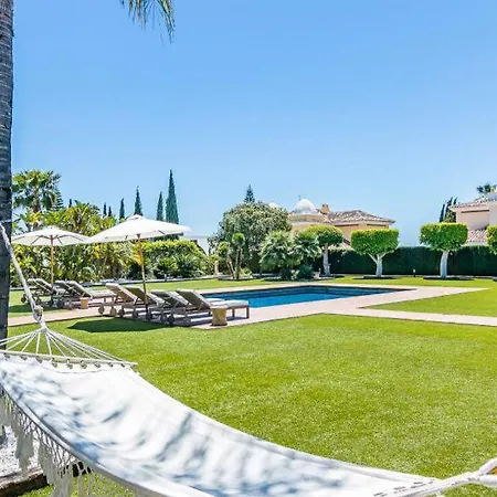 Villa El Paraiso Sleeps 10 With Pool Air Con And Wifi Estepona